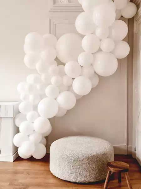 Arche de ballons blancs