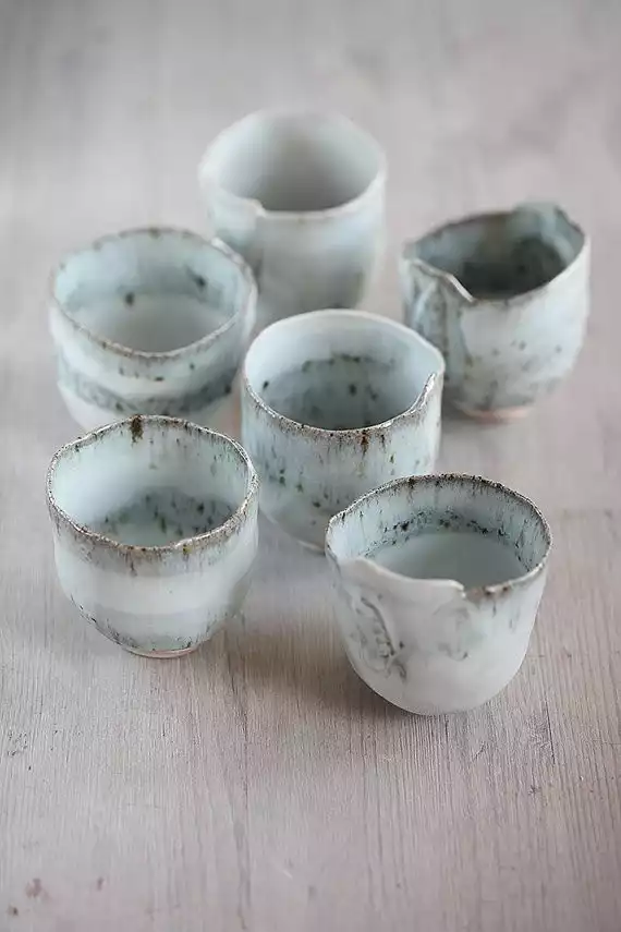 Ann-cuting-verres-en-porcelaine-verts