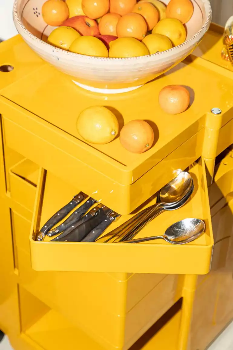 Art - Meuble jaune