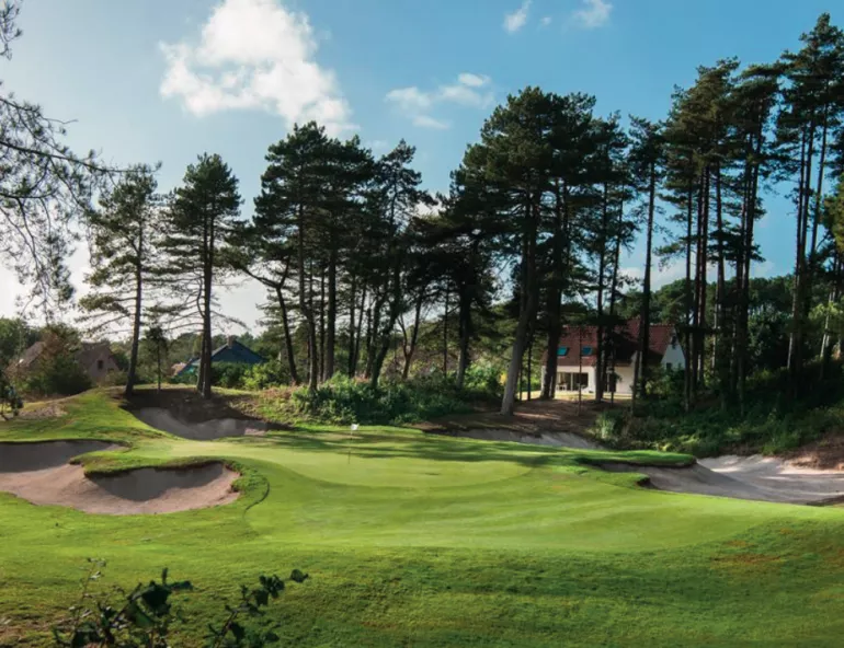 Le golf de Belle Dune à Fort-Mahon et le golf de Hardelot sont très prisés des golfeurs britanniques.