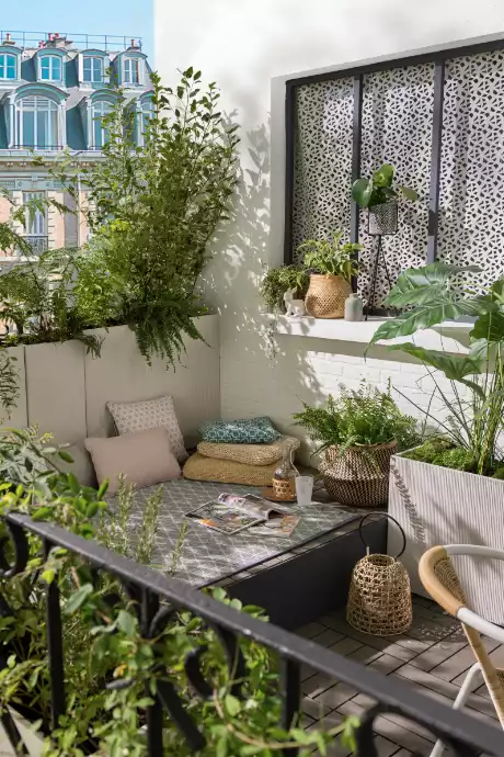 Balcon bohème avec plantes