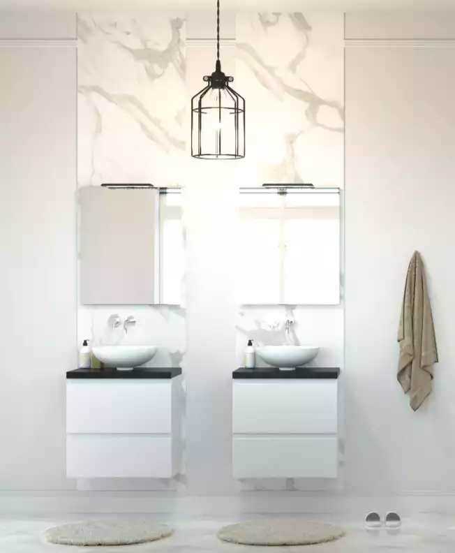 Salle de bain blanche avec marbre