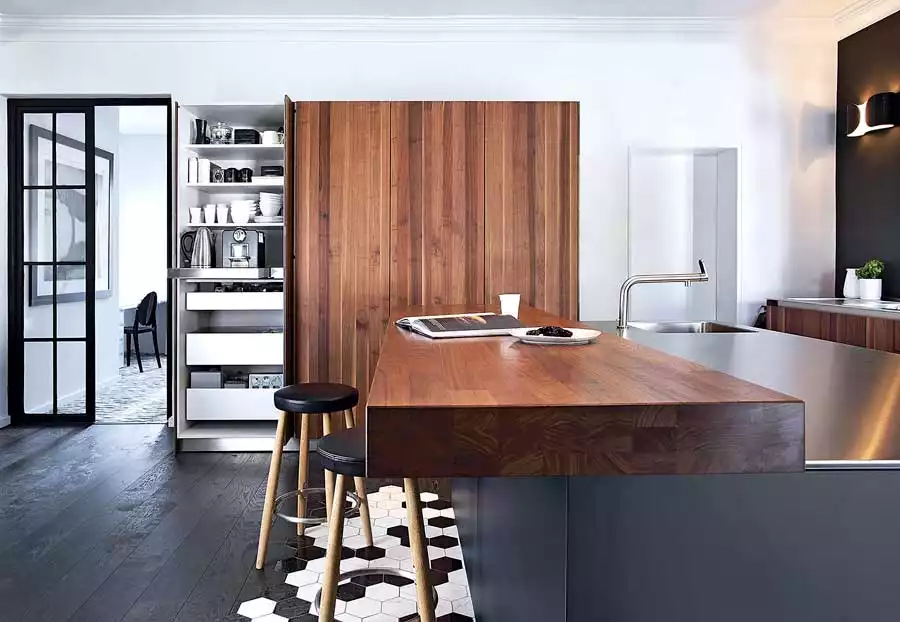 Cuisine living room : ilot central noir et bois