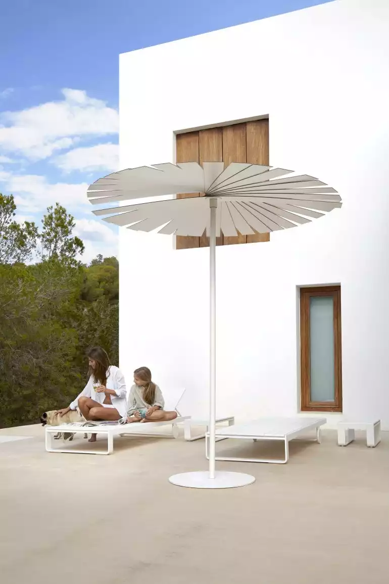 gandia-blasco-terrasse-avec-parasol-design