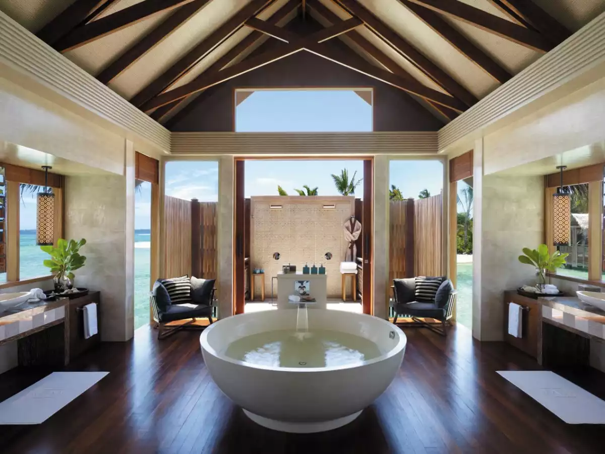 Salle de bain de l'hôtel Shangri-La's Villingili Resort and Spa, Maldives.