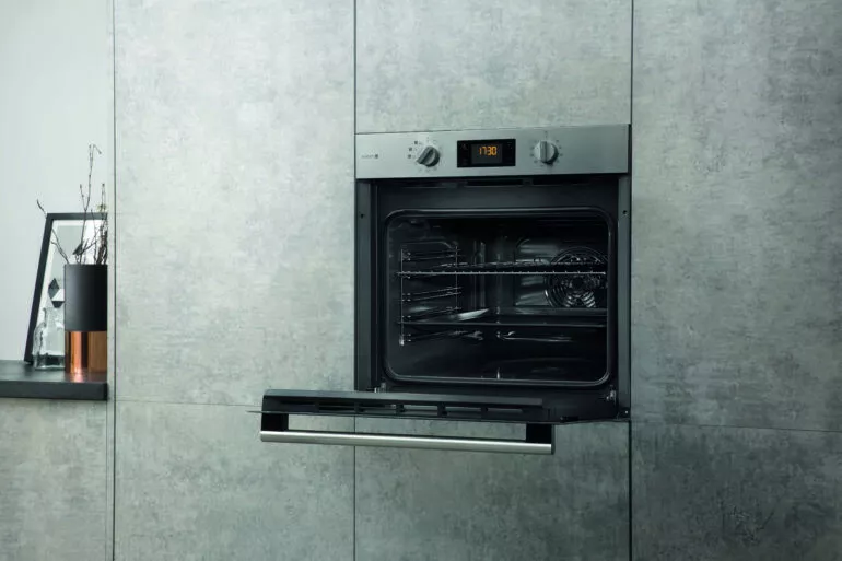 Hotpoint - four  - cuisine - intérieur