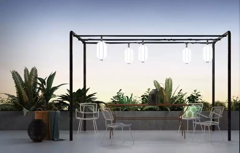 imperial-line-terrasse-avec-suspensions-lumineuses