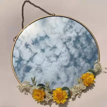 Miroir avec fleur séchée