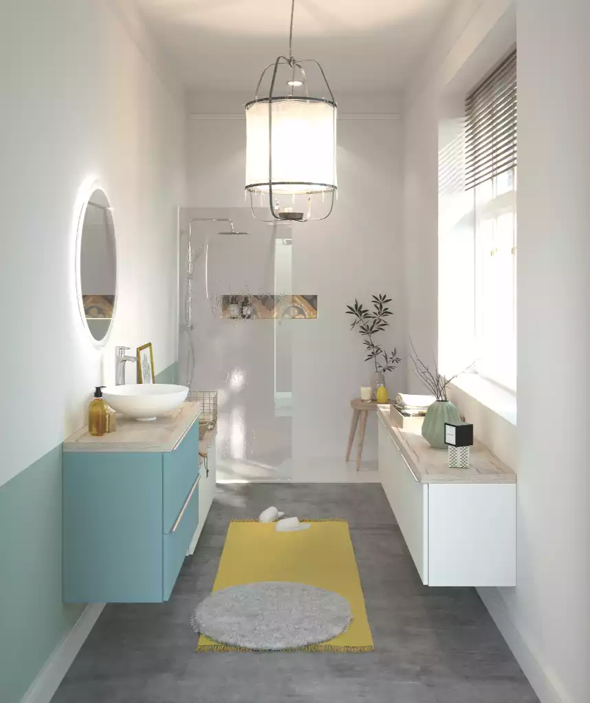 Salle de bain en couloir avec douche italienne