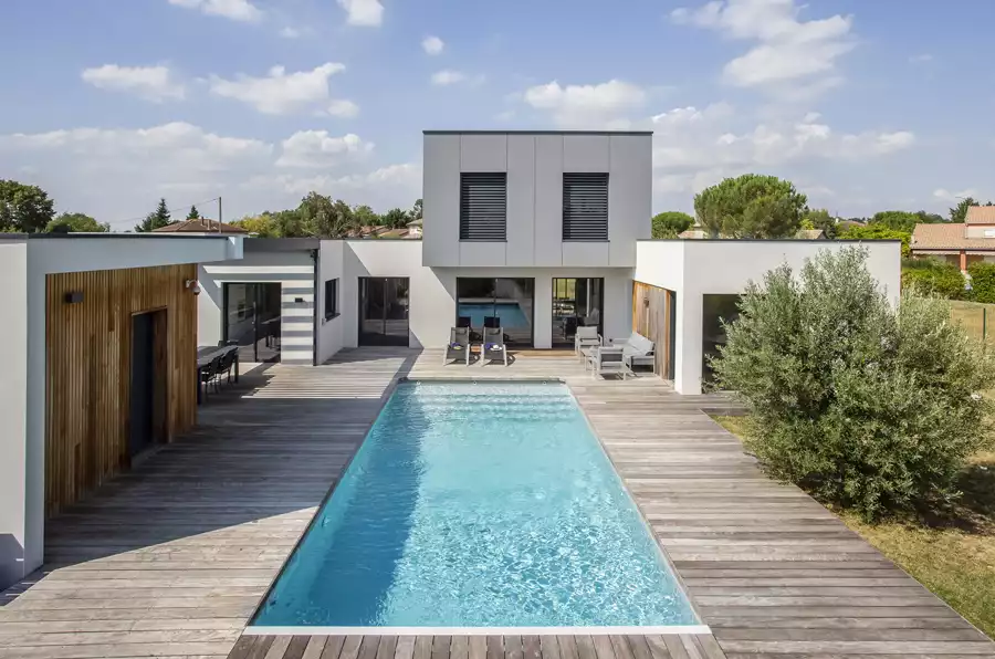 Piscine couloir de nage