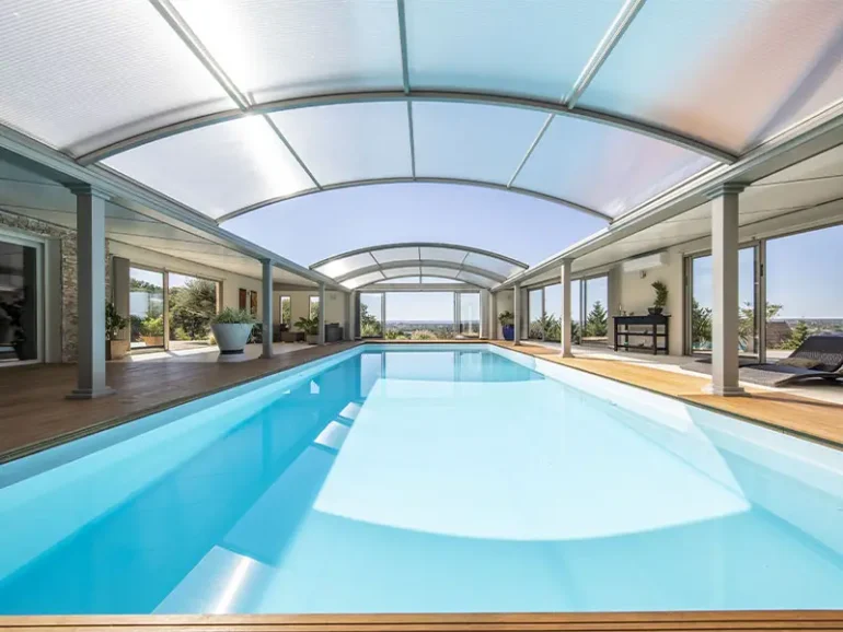 Abri de piscine haut adossé, dôme coulissant