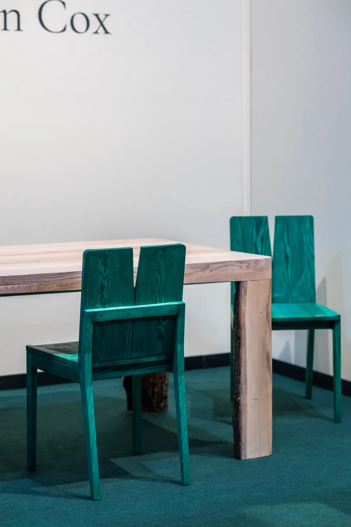 Baker chair en bois verte par Sebastian Cox au salon Maison&Objet septembre 2023