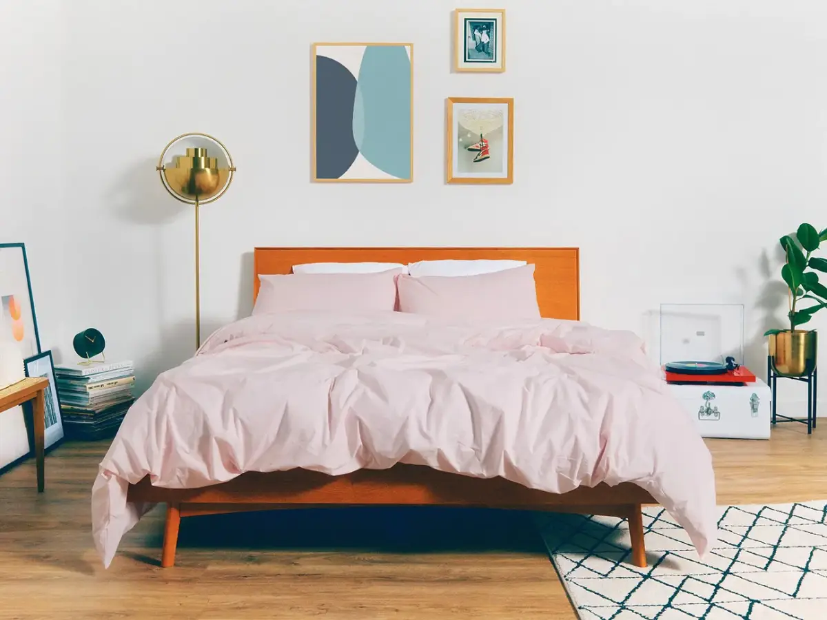 Chambre déco, parure de lit rose poudrée