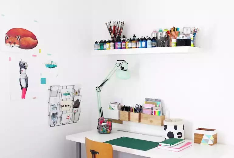 Bureau créatif et coloré