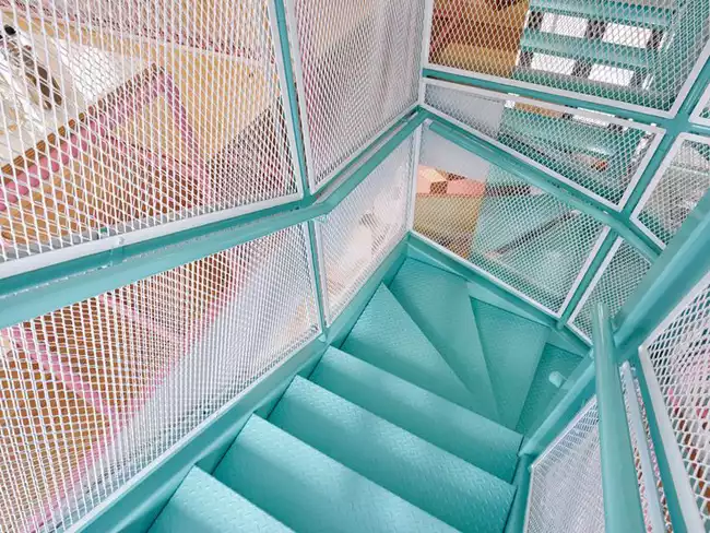 Cage d’escalier futuriste