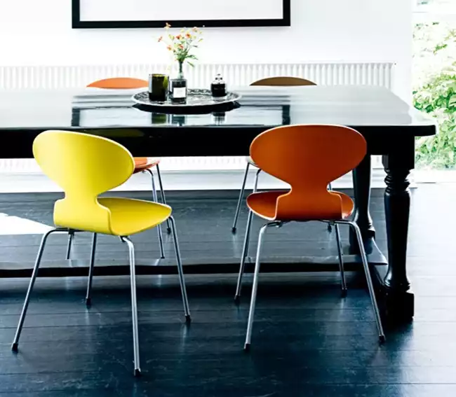 Chaises Fourmi par Jacobsen