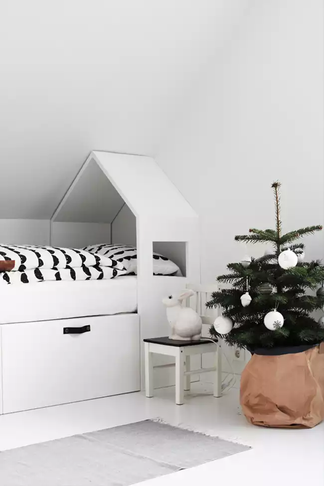 Chambre d'enfant de Noël scandinave