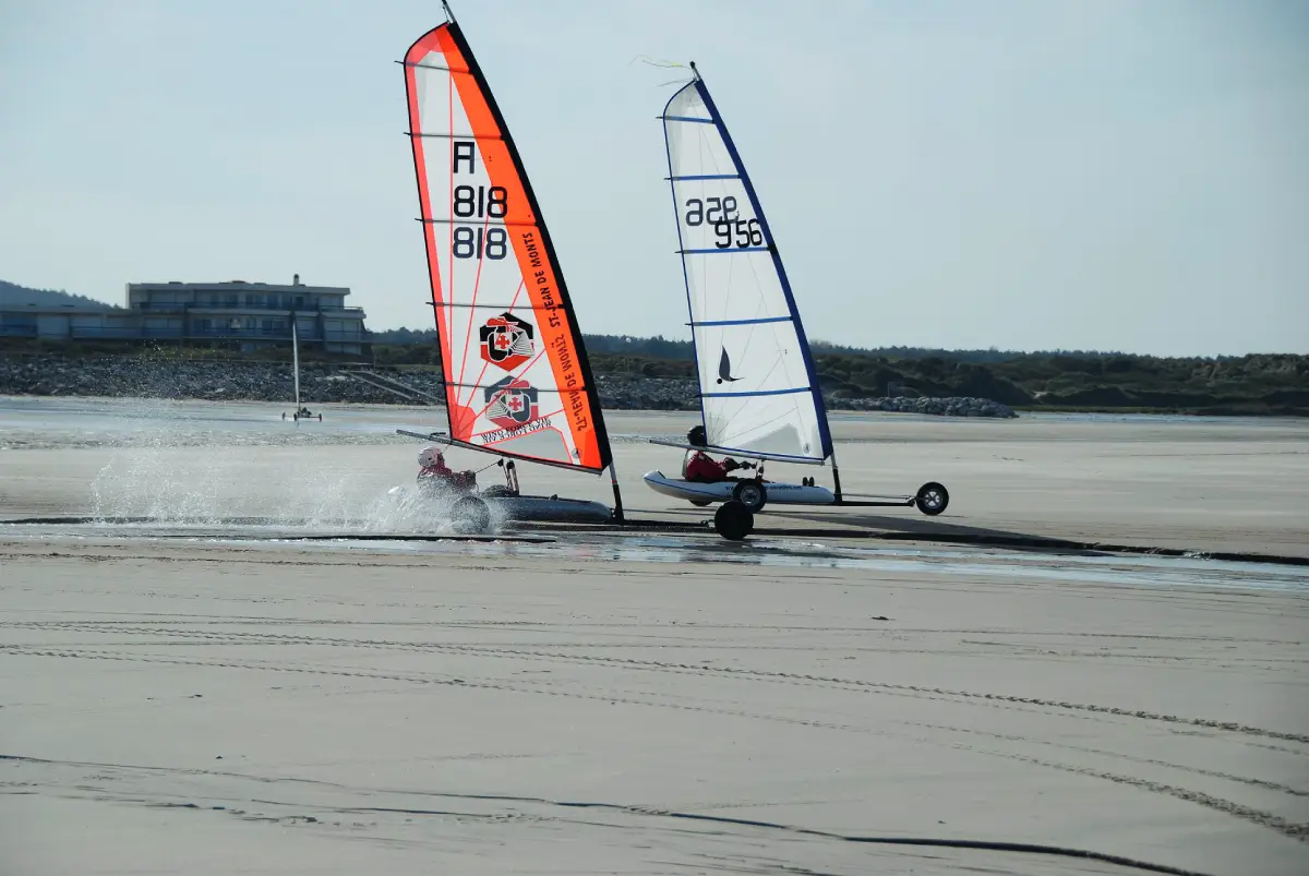 Char à voile sur la plage d'Hardelot