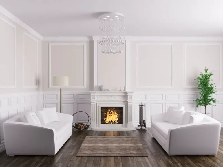 Salon blanc avec cheminée