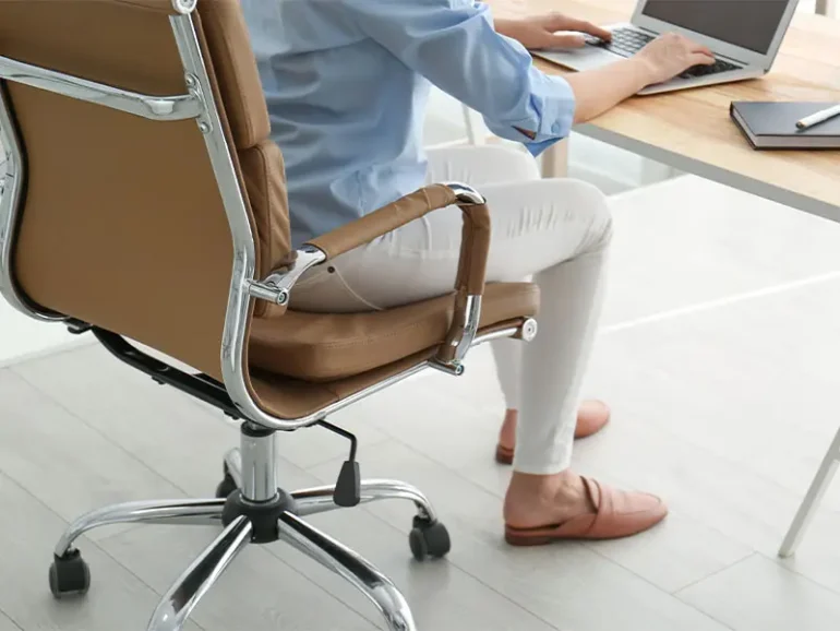 Fauteuil de bureau marron esprit cuir et acier
