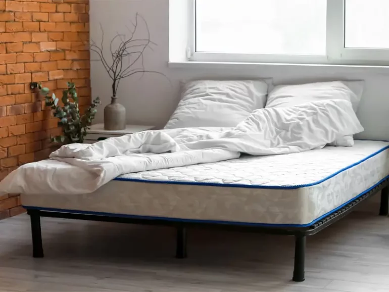 Matelas, couette, oreillers, sommier