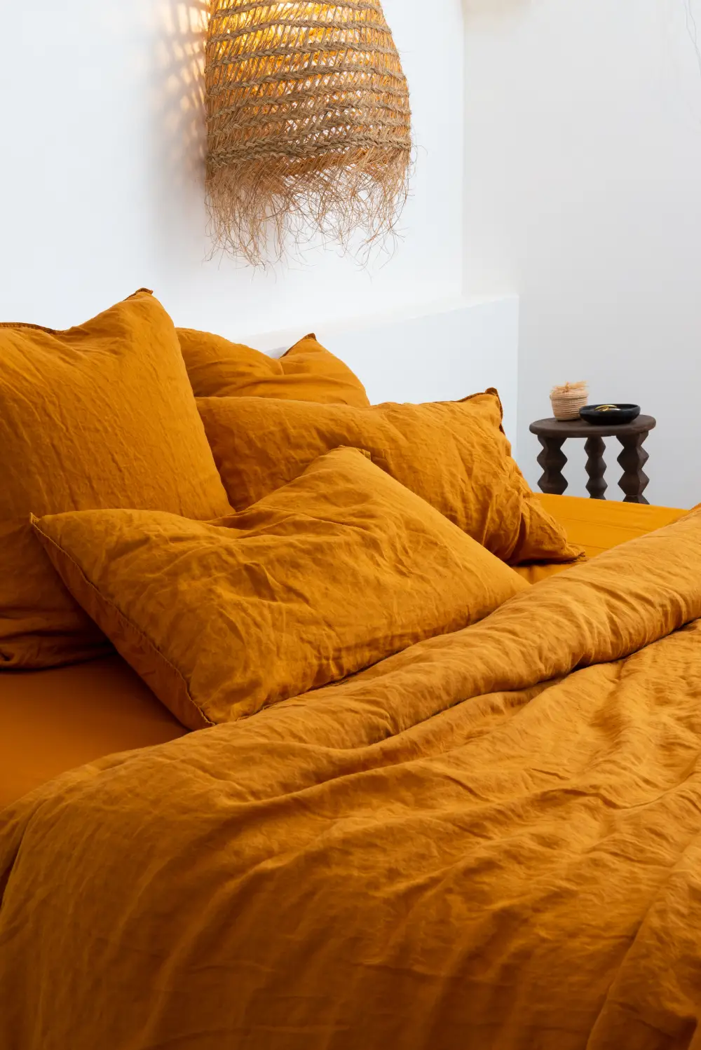 Parure de lit en lin lavé Songe curcuma chez Carré Blanc
