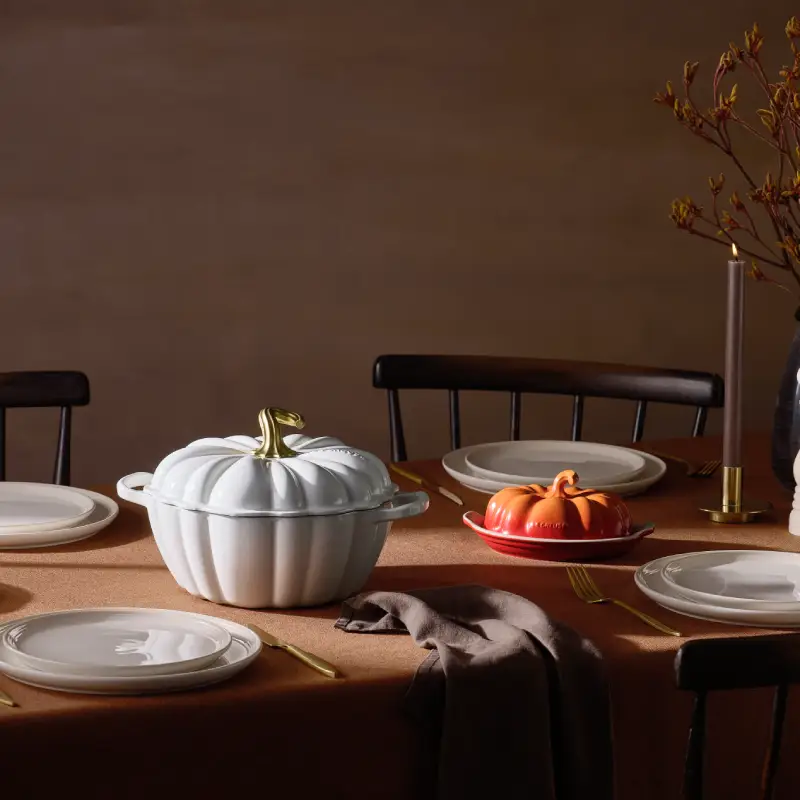 Cocotte en fonte en forme de citrouille blanche, marque Le Creuset