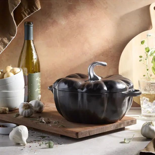 Cocote noire en forme de citrouille, Staub