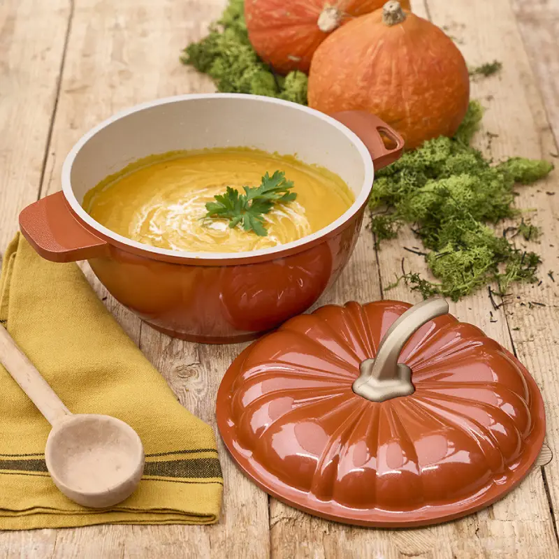 Cocotte en forme de citrouille orange, marque Pradel France, en fonte d'aluminium, soupe
