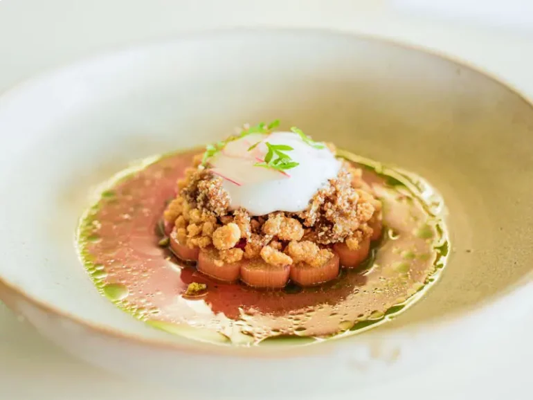 Dessert crumble à la rhubarbe