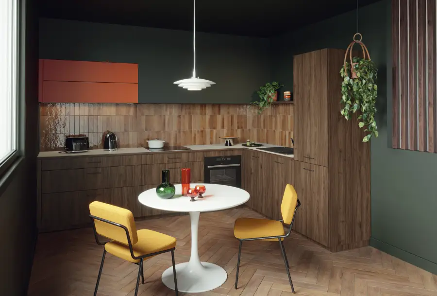 Cuisine d'angle configurée par le cuisiniste Mobalpa pour optimiser l'espace