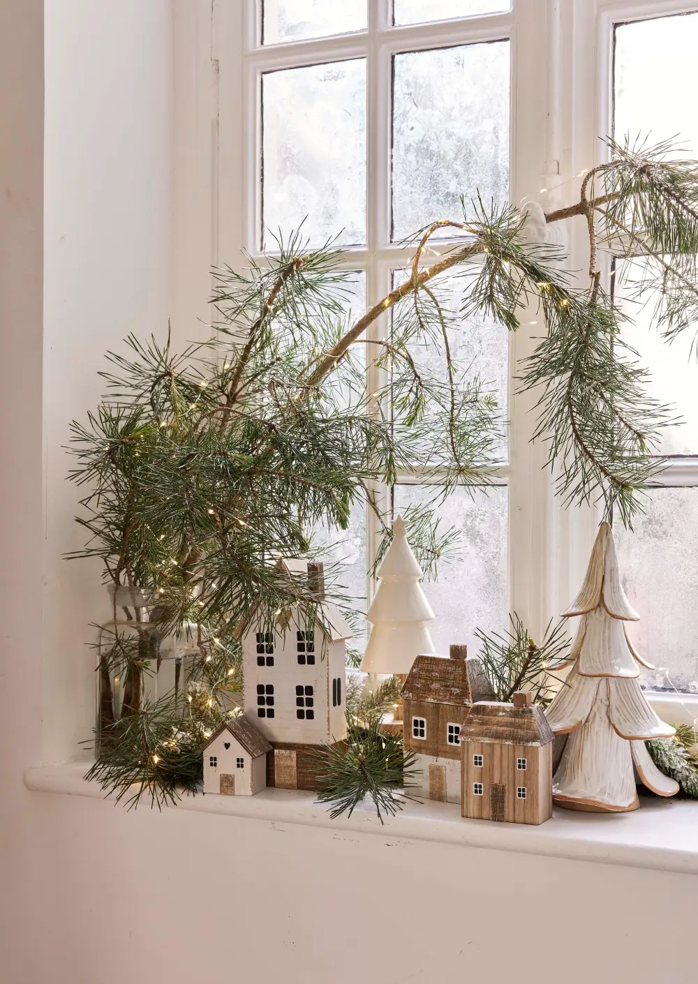 Appui de fenêtre décoration de Noël bois et matières naturelles