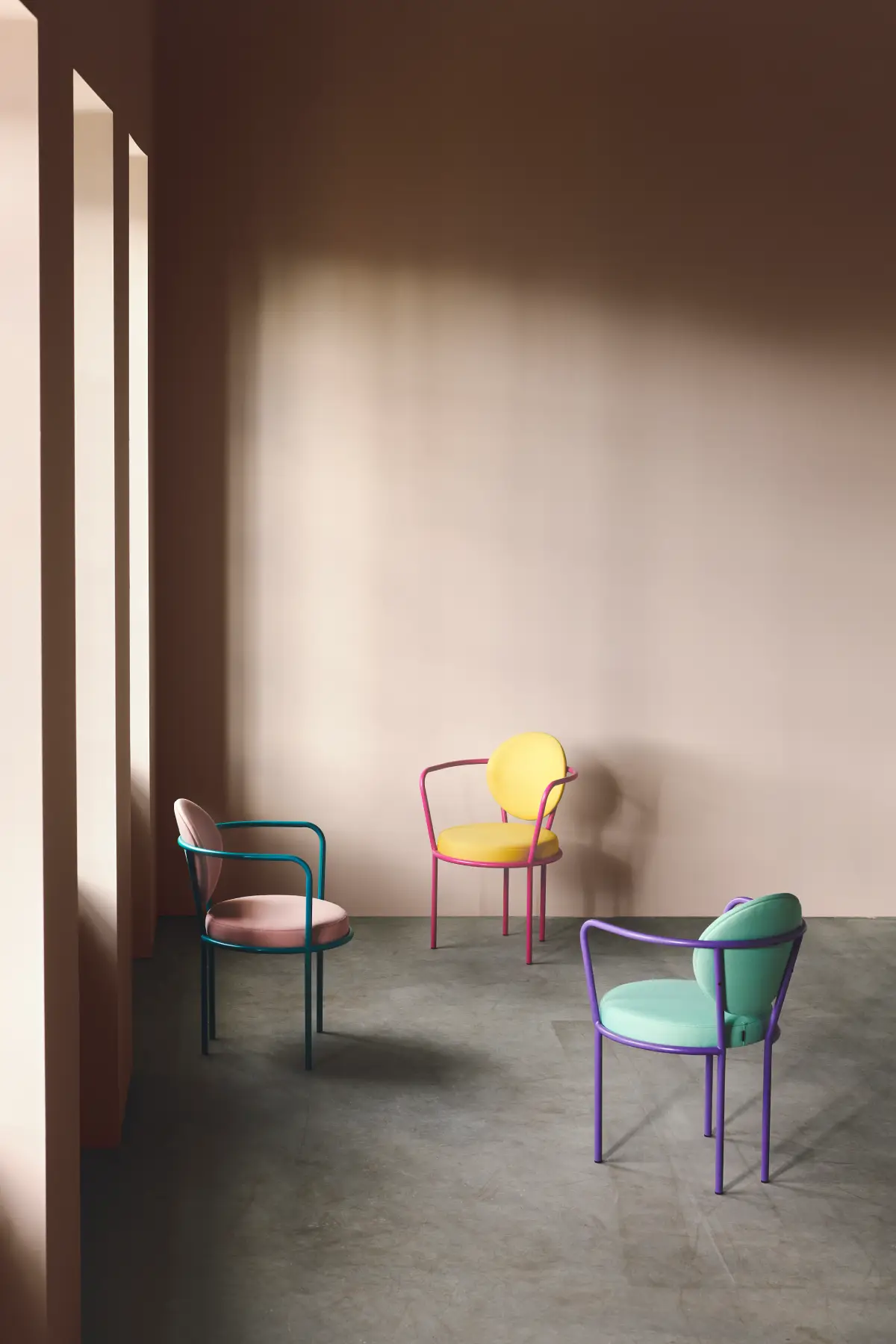 Chaises colorées Design By Us