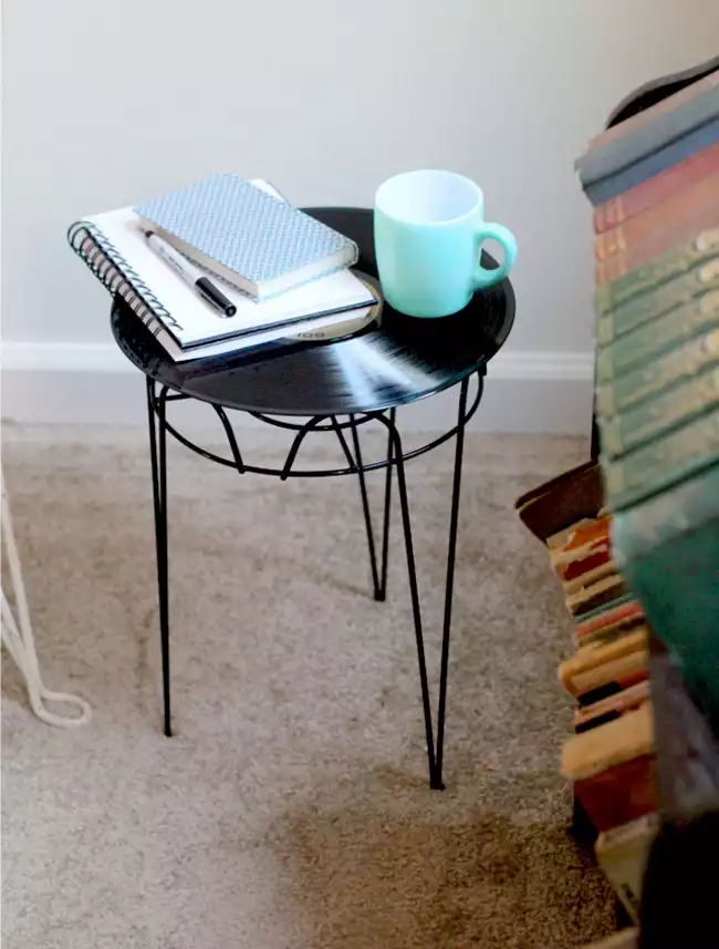 DIY table d’appoint vinyle