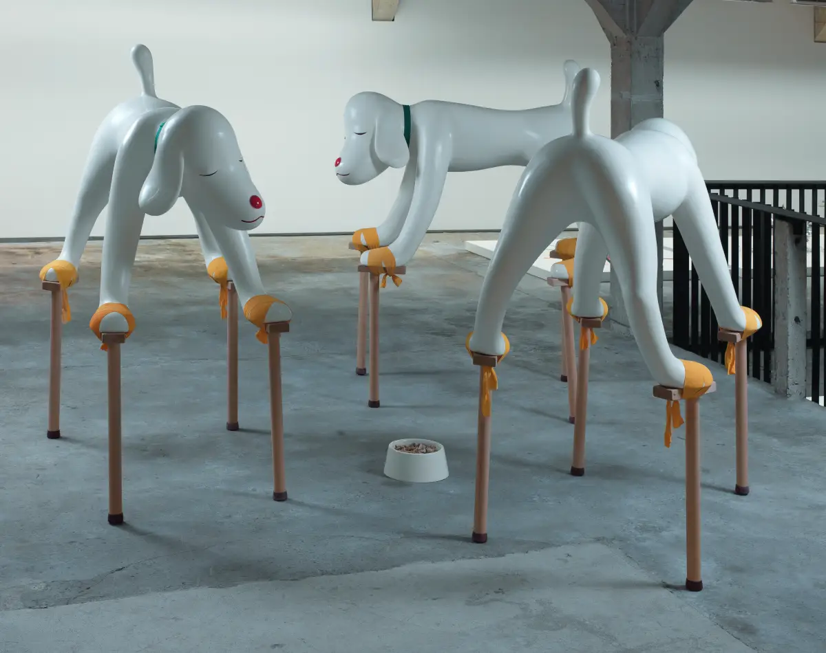 Installation "Dogs from cYour Childhood" par l'artiste japonais Yoshimoto Nara
