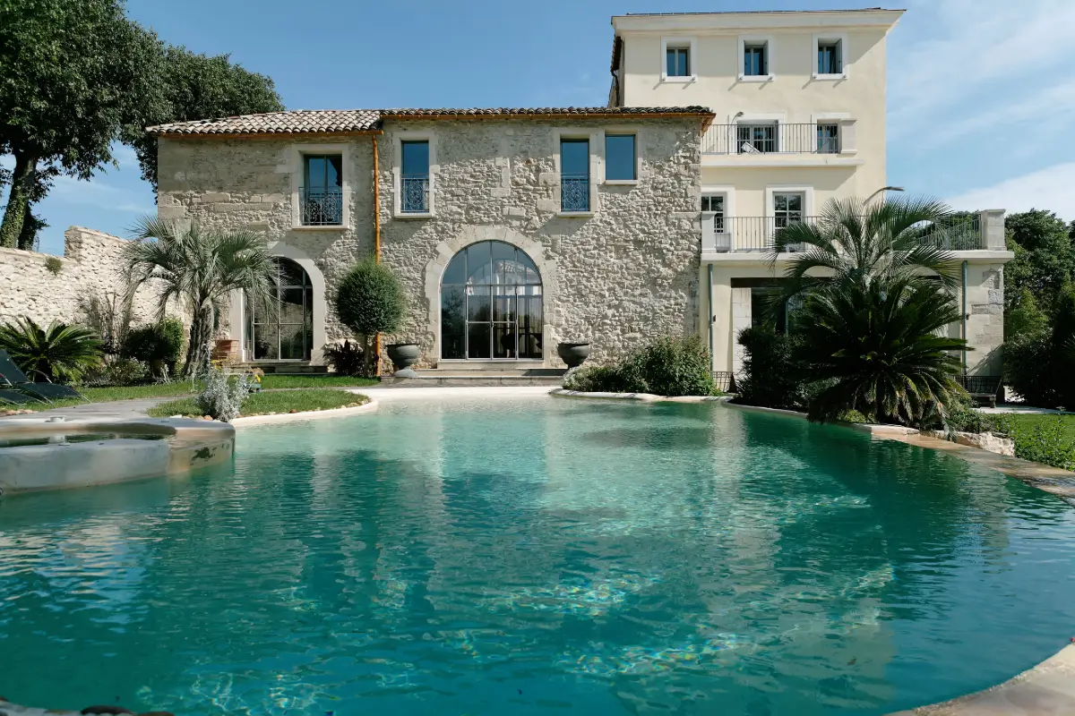 DOmaine, architecture en pierre, piscine d'exception