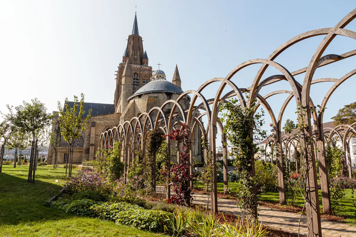 Église Notre-Dame de Calais, architecture anglaise