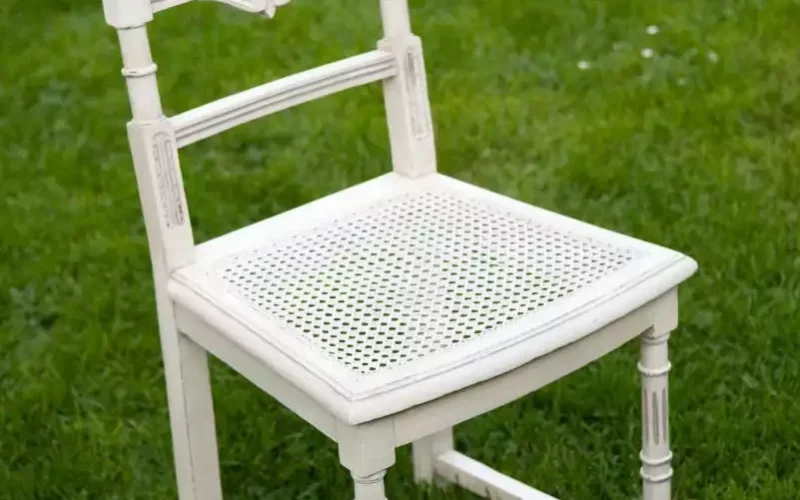 Vieille chaise blanche relookée, redonnez du peps