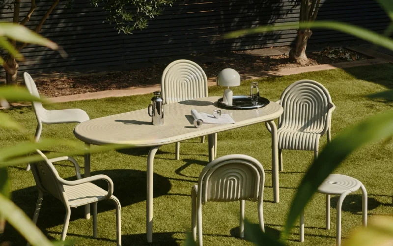 Collection Groove outdoor par Tom Dixon