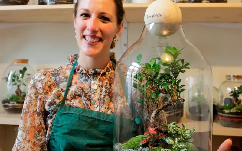 Émeline Bouche de Green Bottle Design, création de terrarium