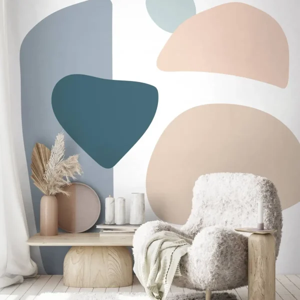 Salon avec formes géométriques de couleurs au mur