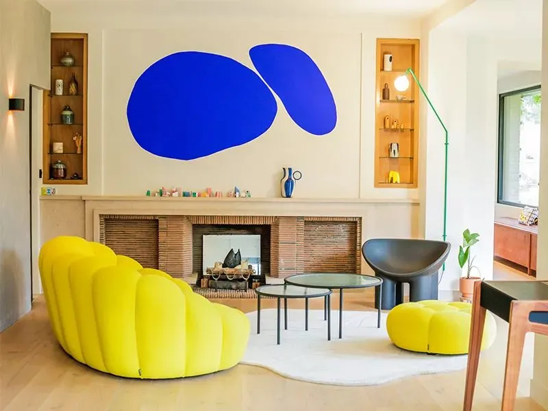 Home tour d'une maison moderniste couleurs bold de Fanchon