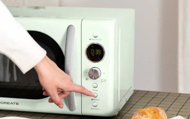 Micro-onde design esprit rétro vert pastel