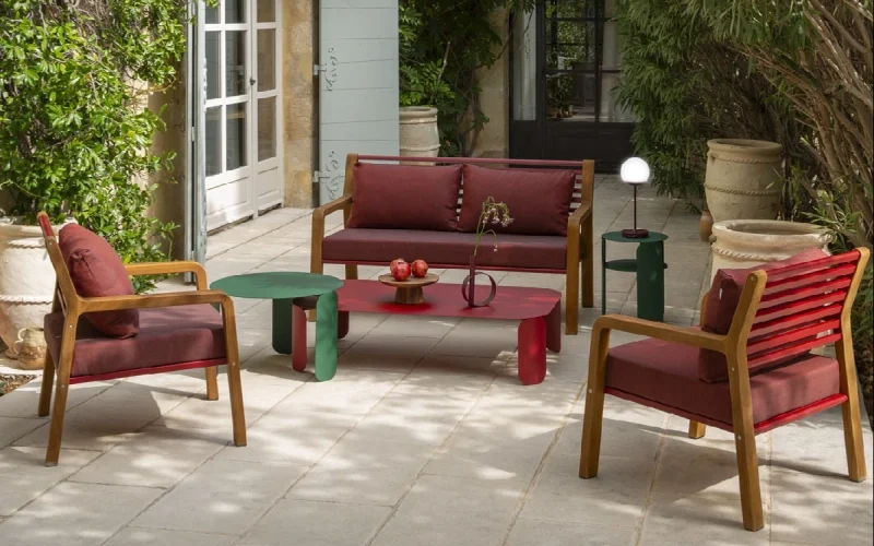Mobilier extérieur pour le jardin de marque Fermob, rouge et bois