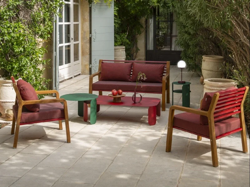 Mobilier extérieur pour le jardin de marque Fermob, rouge et bois