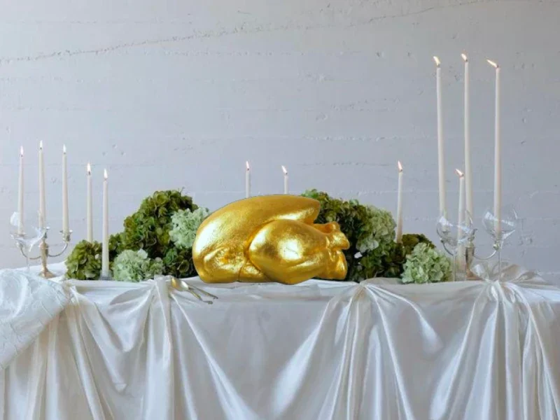 Surtout de table esprit banquet avec sa forme de poulet doré