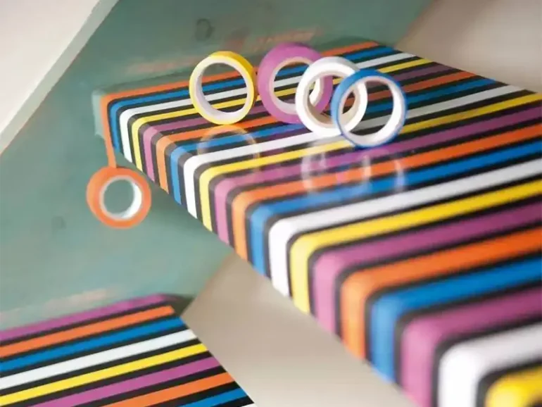 DIY escalier avec masking tape coloré