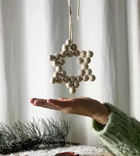 Étoile de Noël suspendue en perles de bois, DIY