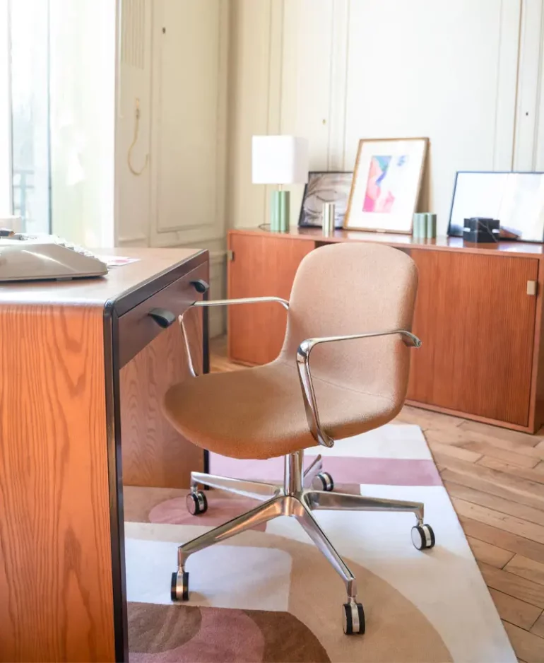 Chaise de bureau par The Socialite Family