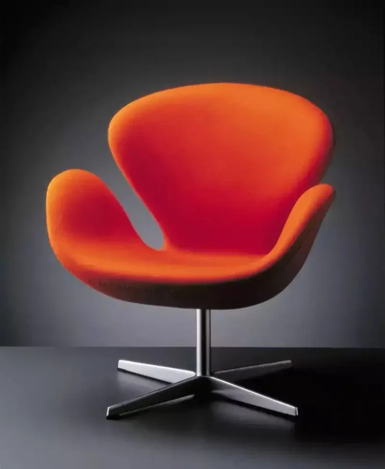 Fauteuil culte Swan orange par Arne Jacobsen